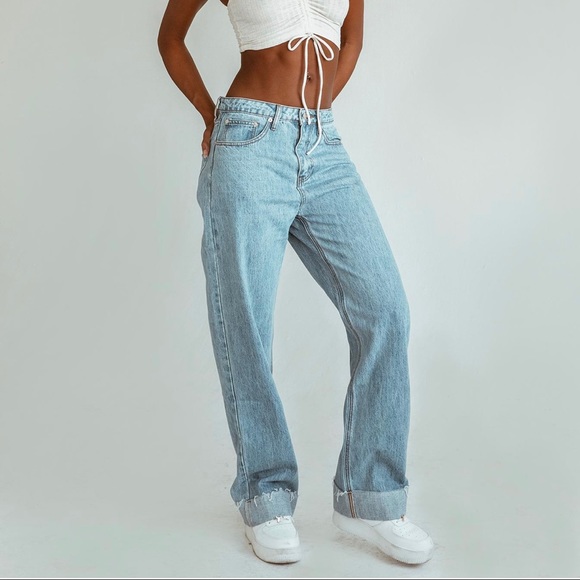 straight leg mid wash jean